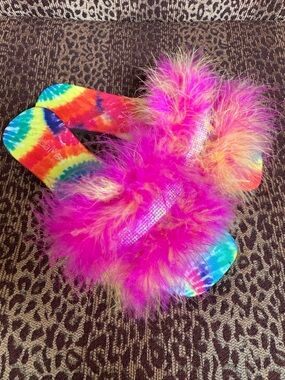 NEW Super Soft Boa Feather Tie Dye Rhinestone Glamour Sandals Size 10